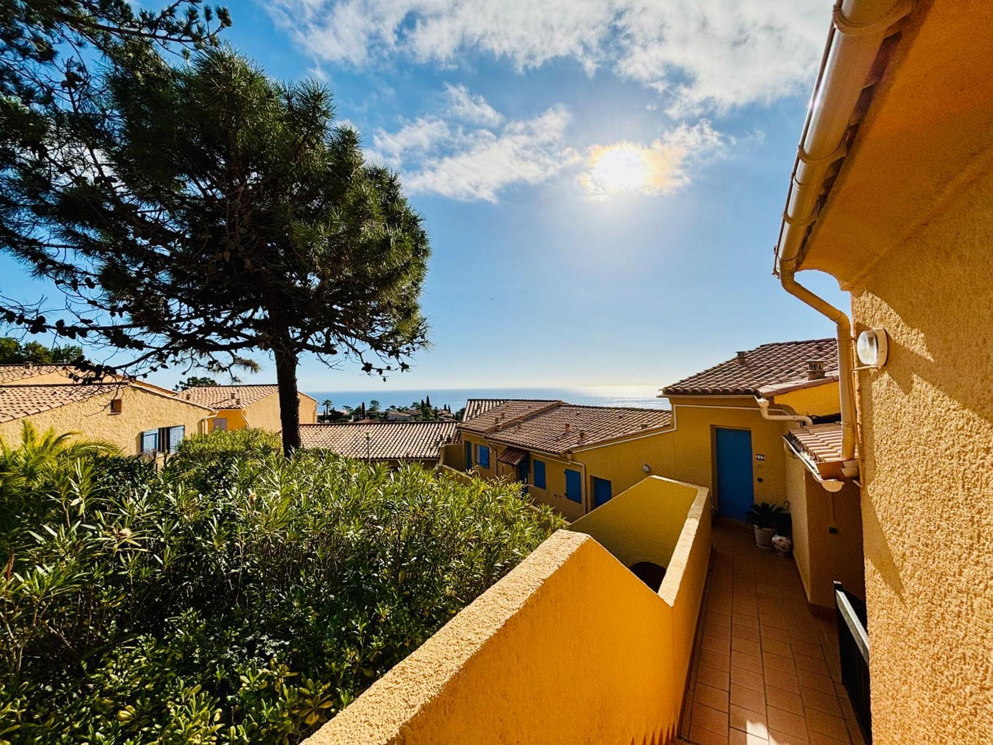 Charmant deux pièces avec une vue imprenable sur la crique Nôtre-Dame Théoule-sur-Mer Extérieur photo